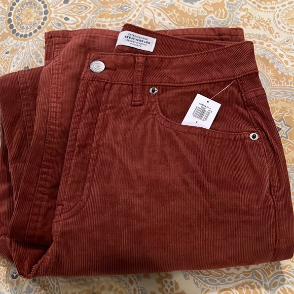 One pair RUST size 2 - Picture 3 of 4